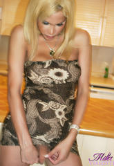 Erotic ladyboy milla viasotti with big curves taking off